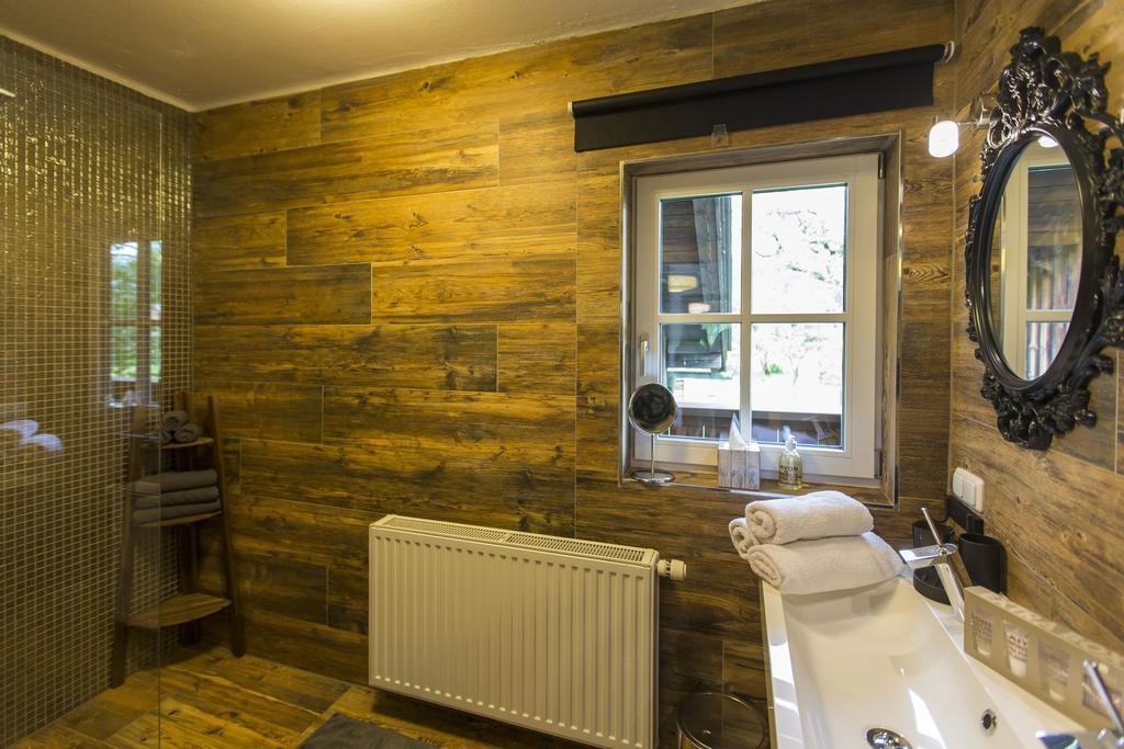 Forest Chalet, 15 Min To Salzburg Olt Town, And Most Beautiful Lakes, Secluded Location, 1,000 Sqm Garden, Mountainview, Panorama Sauna, Bath Whirlpool, Bbq&Bikes&Sunbeds For Free, Up To 10 P Golling an der Salzach Pokój zdjęcie