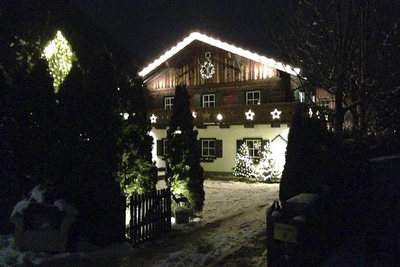 Forest Chalet, 15 Min To Salzburg Olt Town, And Most Beautiful Lakes, Secluded Location, 1,000 Sqm Garden, Mountainview, Panorama Sauna, Bath Whirlpool, Bbq&Bikes&Sunbeds For Free, Up To 10 P Golling an der Salzach Zewnętrze zdjęcie